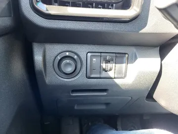 Car image 28
