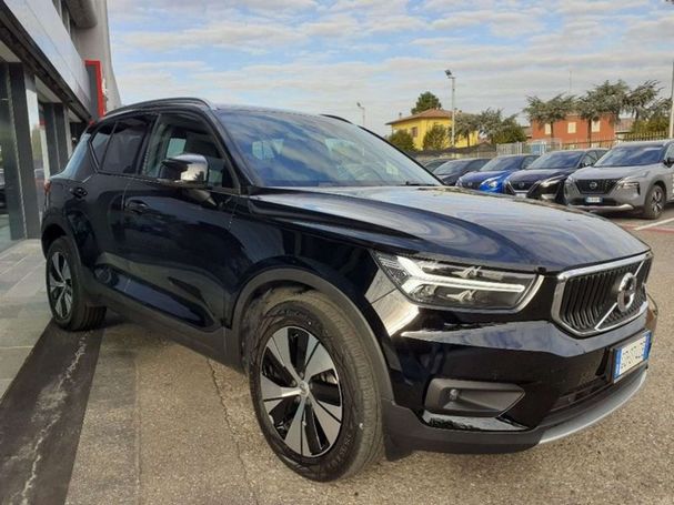 Volvo XC40 T2 Momentum 95 kW image number 3