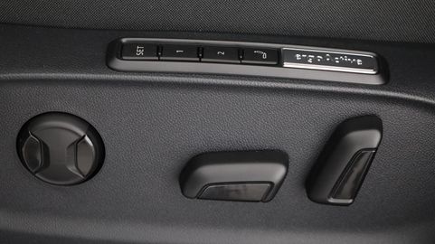 Car image 32