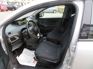 Car image 11