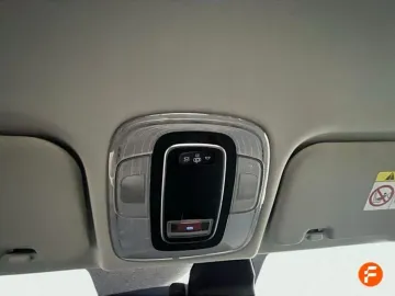 Car image 32
