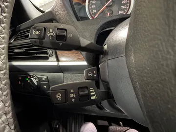 Car image 36