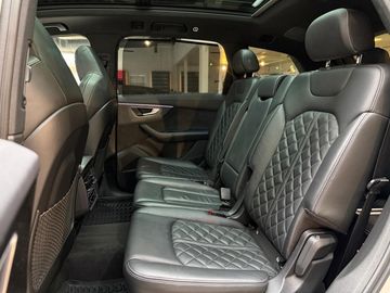 Car image 29