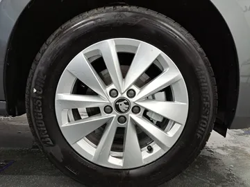 Car image 23