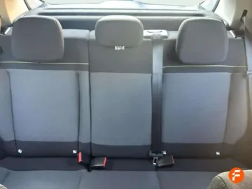 Car image 25