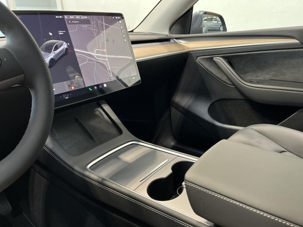 Tesla Model Y Long Range AWD 378 kW image number 14