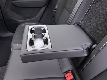 Car image 40