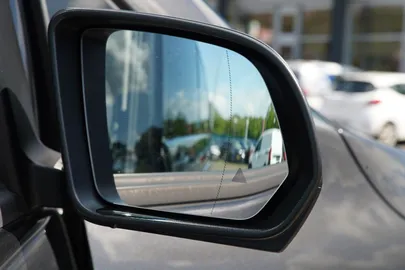 Car image 28