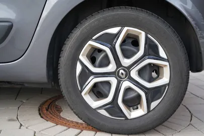 Car image 32