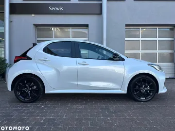 Car image 4
