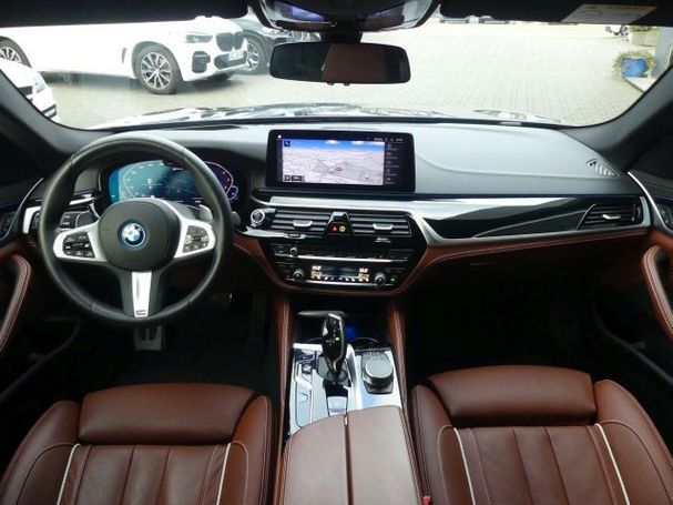 BMW 530 Touring xDrive 215 kW image number 16