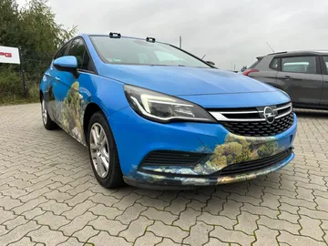 Car image 4