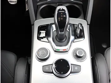 Car image 36