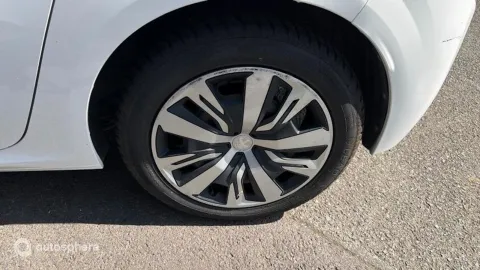 Car image 20