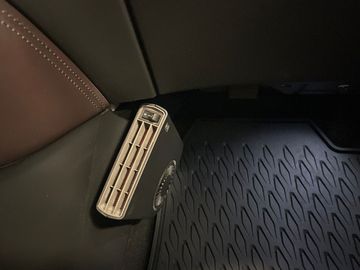 Car image 38