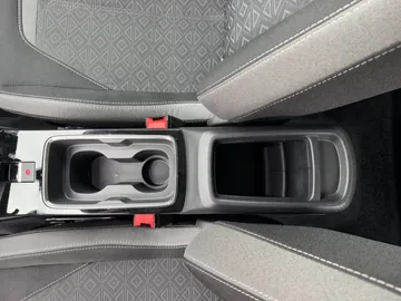 Car image 27