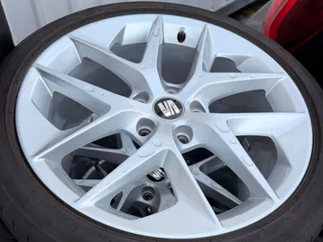 Car image 23