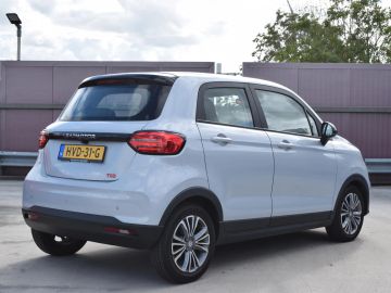 Car image 3