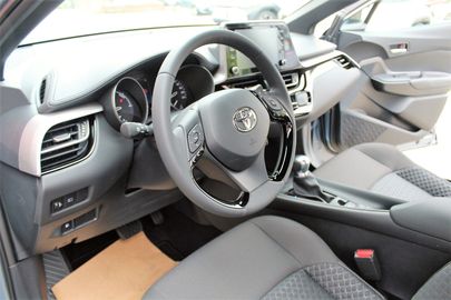 Car image 13