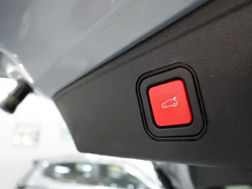 Car image 37