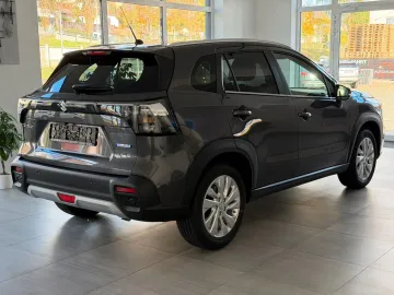 Car image 4