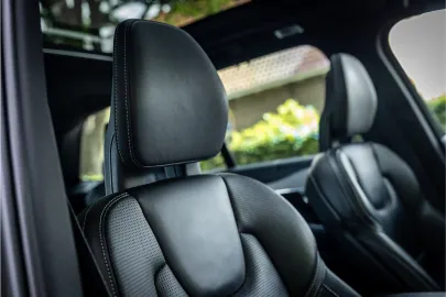 Car image 33
