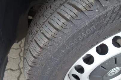 Car image 28