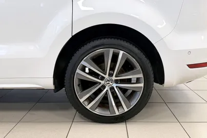 Car image 33