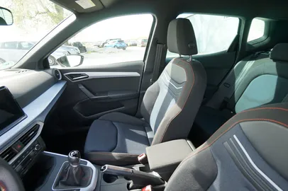 Car image 30