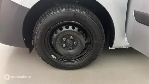Car image 20