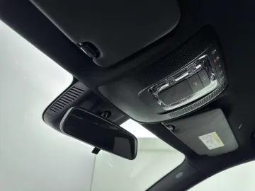 Car image 32