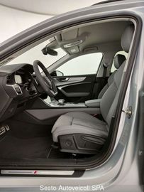 Car image 32