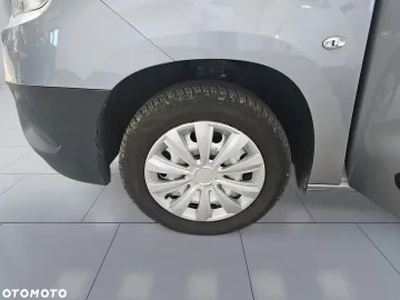 Car image 32
