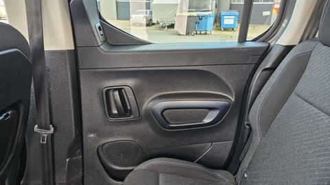 Car image 37