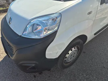 Car image 32