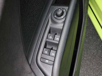 Car image 38