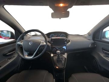 Car image 10