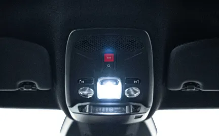 Car image 24