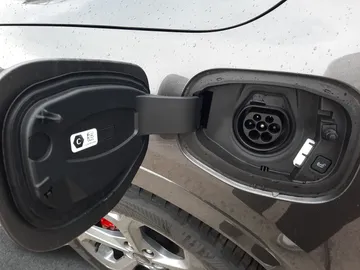 Car image 28