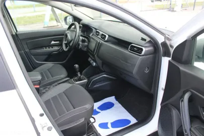 Car image 34