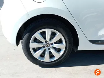 Car image 30