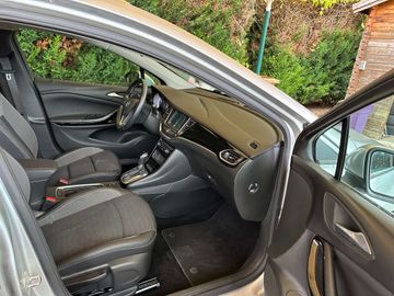 Car image 12