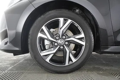 Car image 15