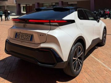 Car image 5