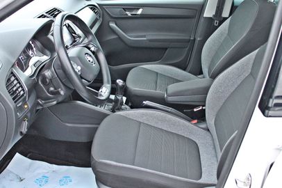 Car image 11