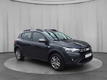 Car image 3