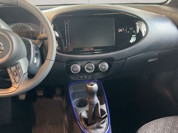 Car image 10