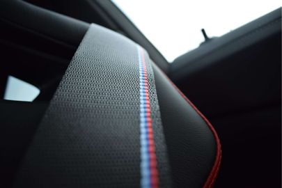 Car image 38