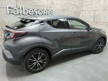 Car image 5