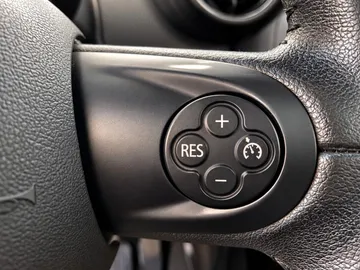 Car image 40
